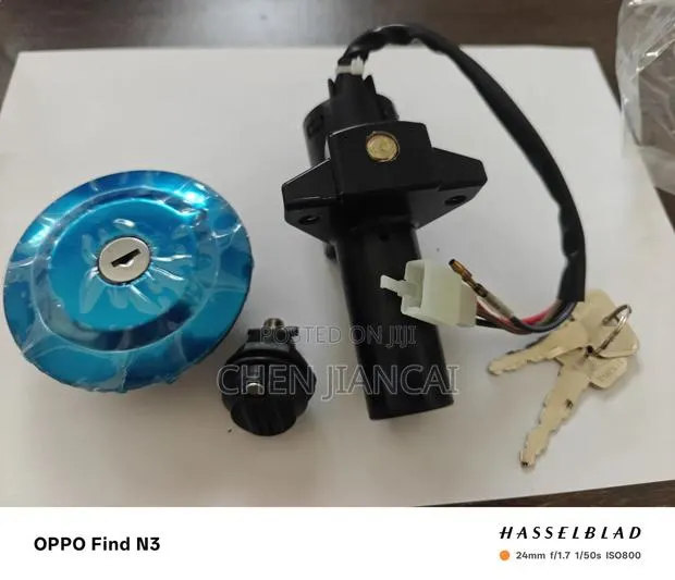 Motorcycle Yamaha YBR 125 Throttle and Ignition Switch Set · Photo 1