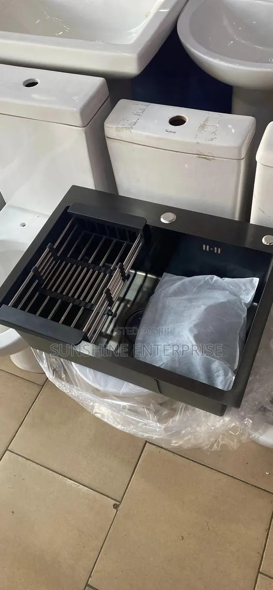 Black Kitchen Sink · Photo 1