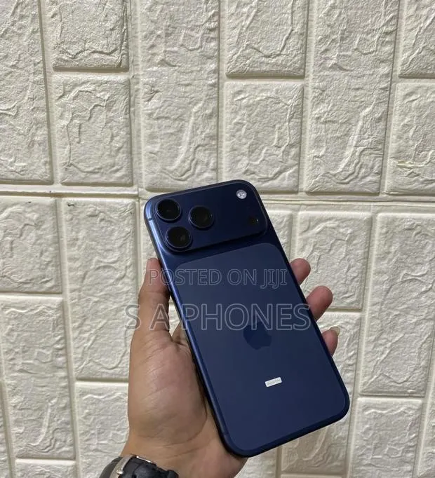 Apple iPhone 17 Pro Max 256 GB Blue · Photo 1