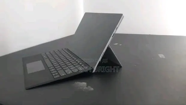 Laptop Microsoft Surface 3 4GB Intel Core i5 SSD 128GB · Photo 1