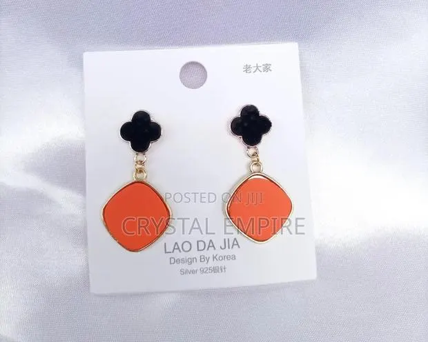 Fashion Earrings · Photo 1