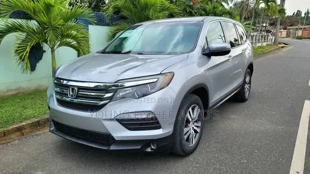 Honda Pilot EX 4dr SUV 4WD (3.5L 6cyl 5A) 2017 Gray · Photo 1