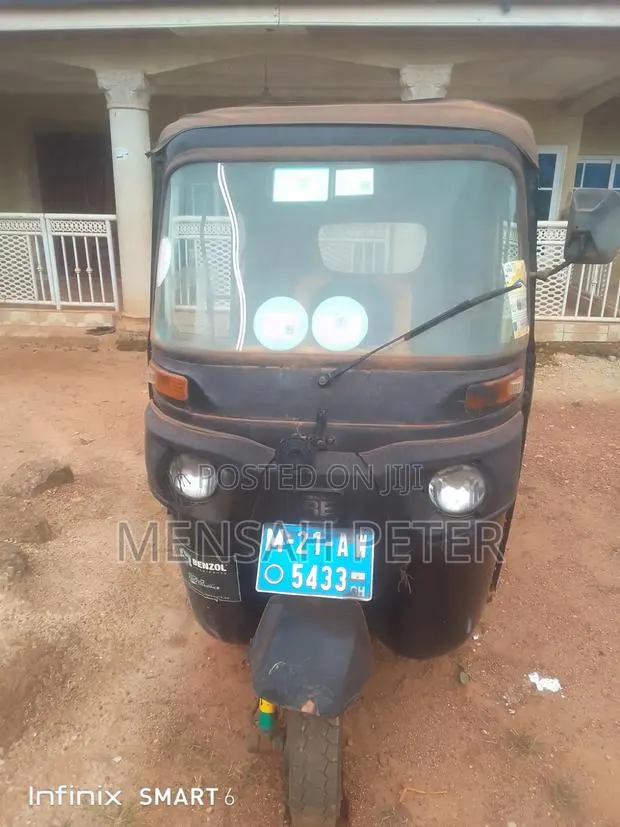 Bajaj Avenger 200 2021 Black · Photo 1