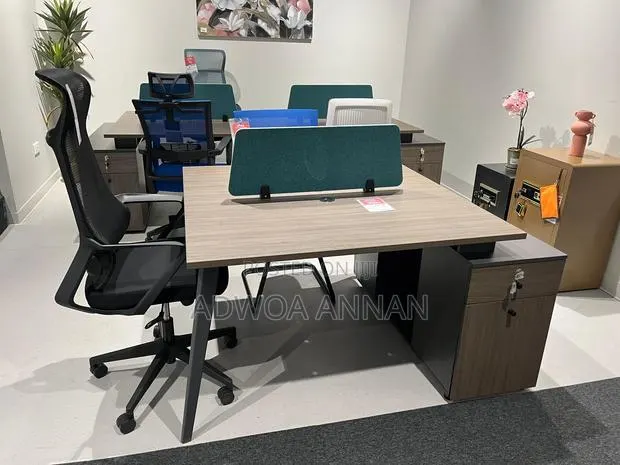 4 Seater Workstation Table · Photo 1