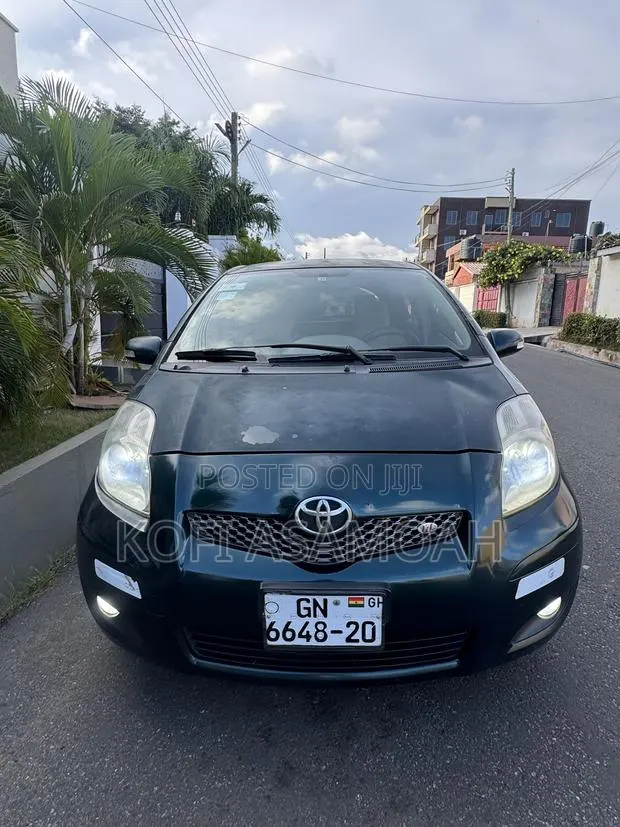 Toyota Vitz 1.3 AWD 3dr 2010 Green · Photo 1