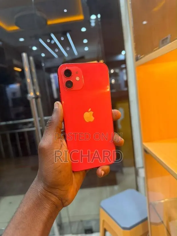 Apple iPhone 12 128 GB Red · Photo 1