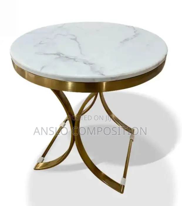 Golden Wedding Cake Table · Photo 1