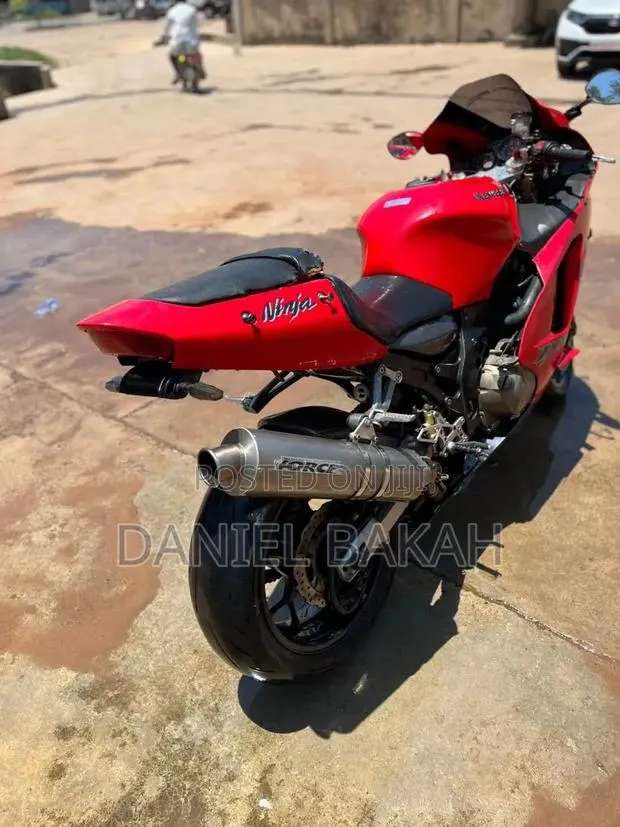 Kawasaki Ninja ZX-10R 2005 Red · Photo 1