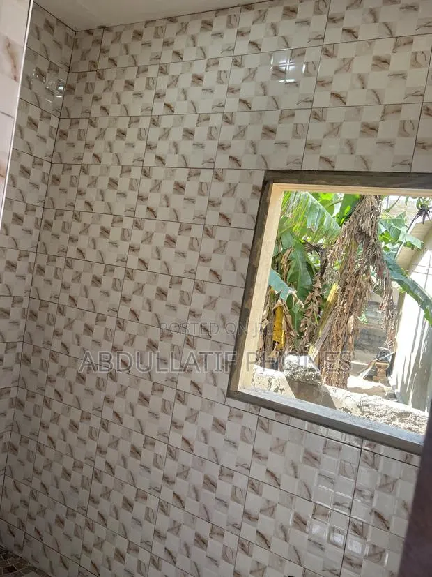 Newly Built Single Room · Photo 4