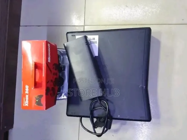 Xbox 360 With Games and Pad · Photo 1