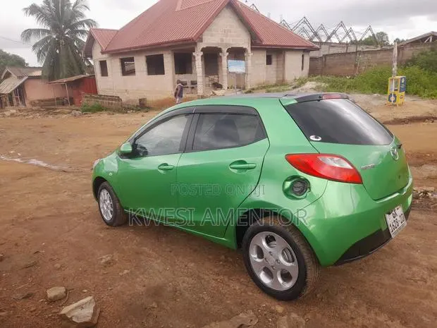 Mazda Demio 2010 Green · Photo 1