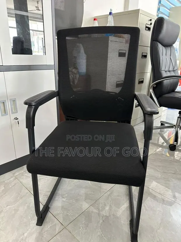 Heavy and Solid Conference Chair · Photo 1