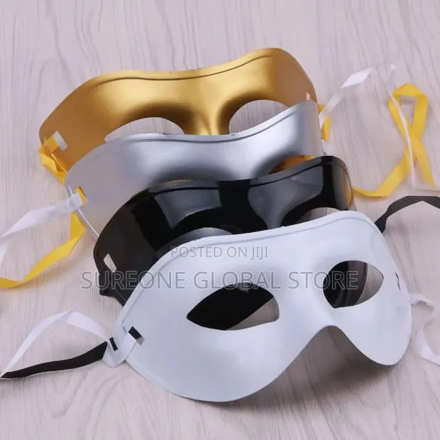 Dance Party Diamond Venetian Mask · Photo 1