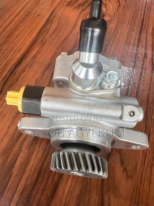 Toyota Land Cruiser Prado Steering Pump 2012/2017 · Photo 1