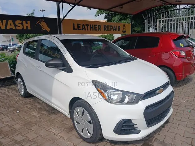 Chevrolet Spark 2017 White · Photo 1