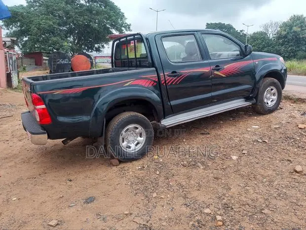 Toyota Hilux 2010 · Photo 6
