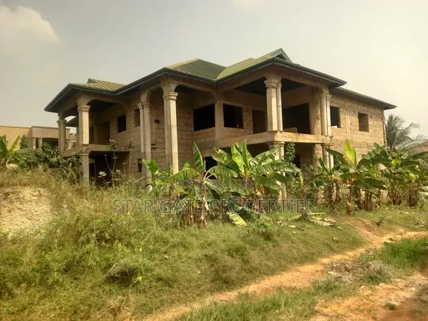 9bdrm House in Pakyi No 2. Santasi, Kumasi Metropolitan for sale · Photo 1