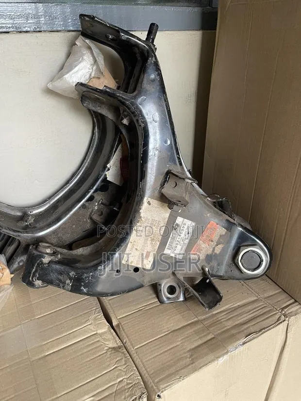 Nissan Hardbody Lower Arm · Photo 1