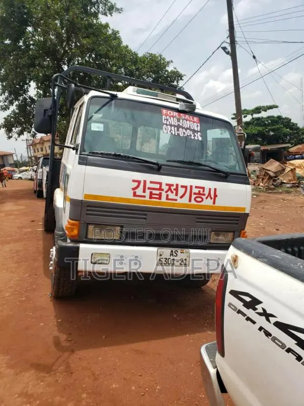 Hino Hino Dutro 2014 White · Photo 1