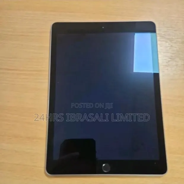 Apple iPad Air (2020) Wi-Fi 64 GB Silver · Photo 1