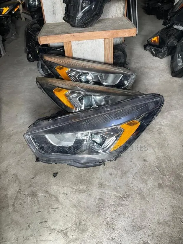 Ford Escape 2017/2018 Headlight · Photo 1