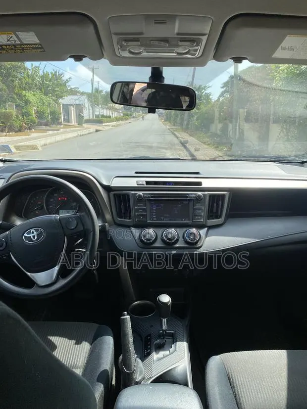 Toyota RAV4 LE 4dr SUV AWD (2.5L 4cyl 6A) 2015 Silver · Photo 1