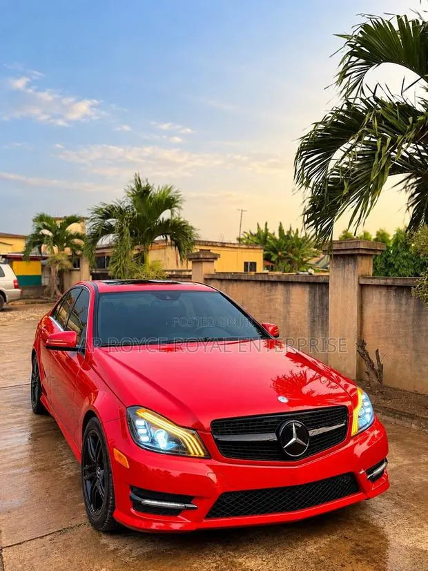 Mercedes-Benz C250 2013 Red · Photo 1
