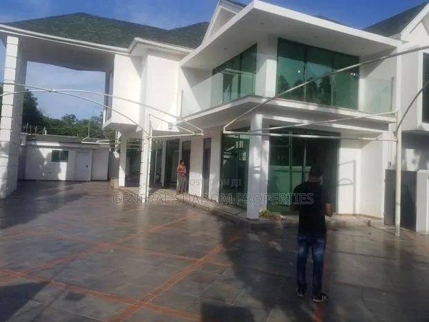 4bdrm Duplex in Suadom Properties, Osu Ako-Adjei for Rent · Photo 1