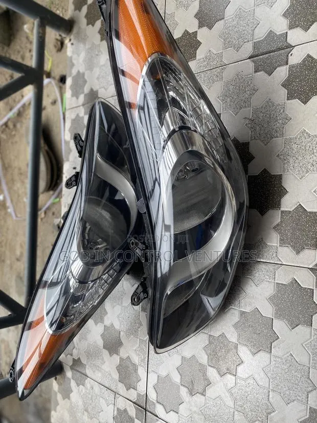 Elantra 2012 Headlight Pair · Photo 1