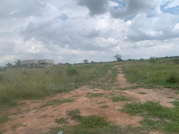 Dodowa - Affordable Prime Location // Free Blocks · Photo 1