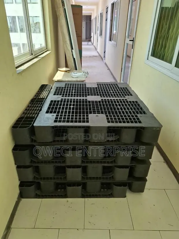 "Plastic Pallets for Sale – Accra · Photo 1