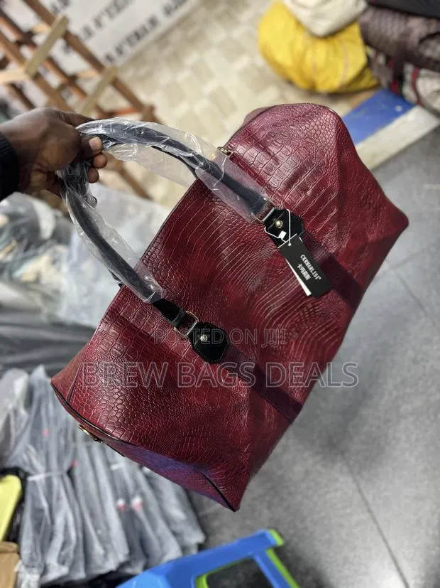 Pure Leather Quality Stock Large Size Duffle Traveling Bag. · Photo 1