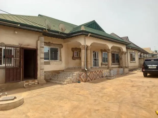8bdrm House in Kronum, Kumasi Metropolitan for sale · Photo 1