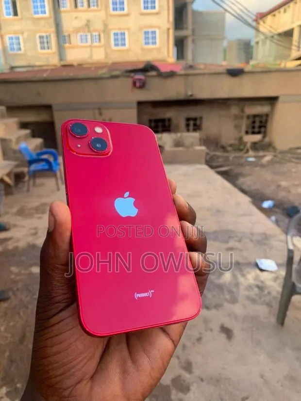 Apple iPhone 13 128 GB Red · Photo 1