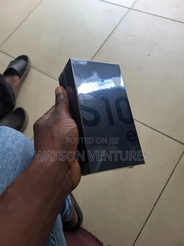 New Samsung Galaxy S10e 128 GB Blue · Photo 1