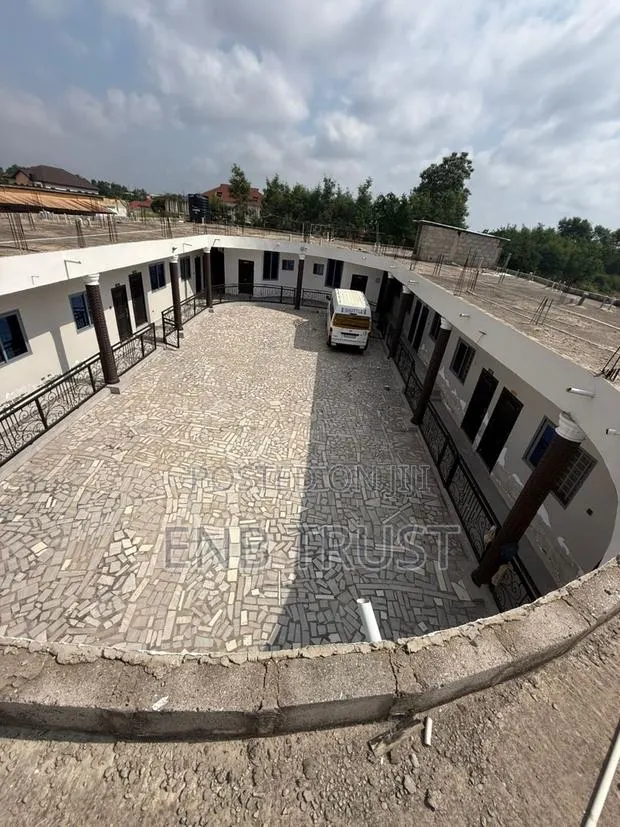 21 Bedrooms Hostel for Sale at Boadi Kumasi · Photo 2