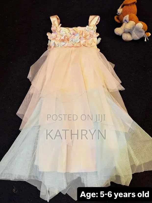 Ruffle Dress · Photo 1