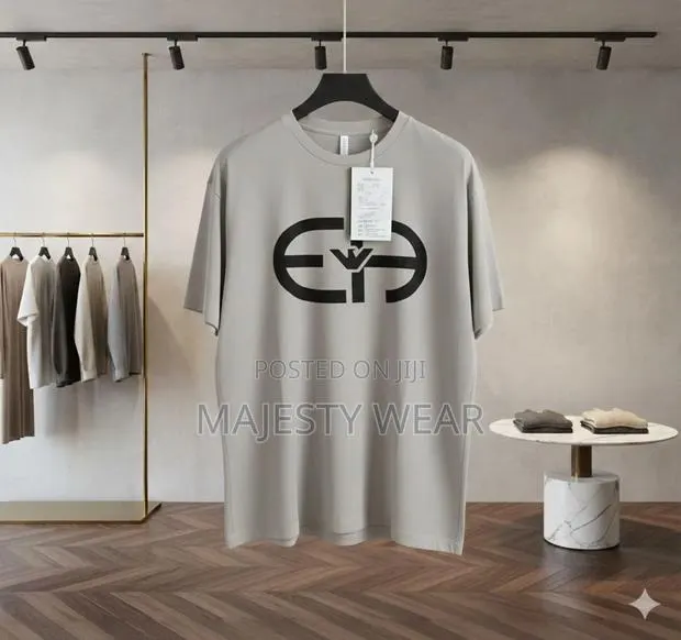 Multi -Size Men's Short Round Neck Shirt · Photo 1