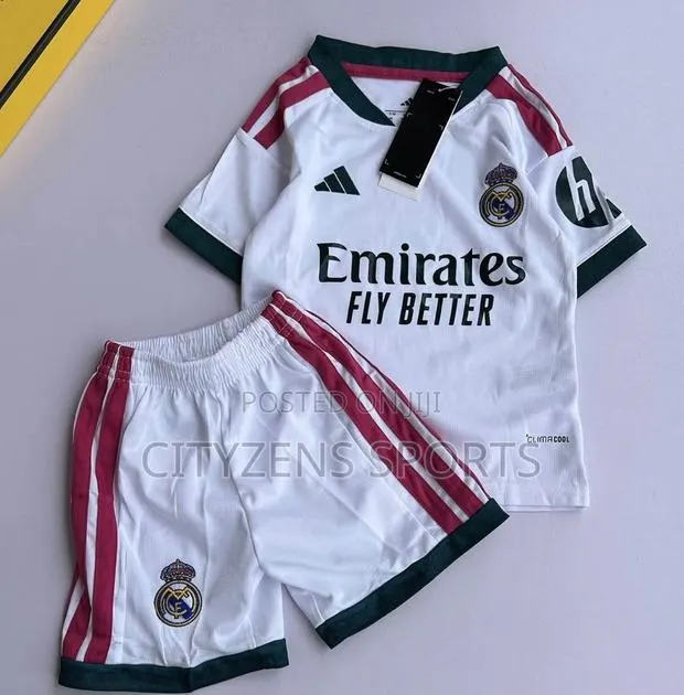Real Madrid Kids Home Jersey · Photo 1