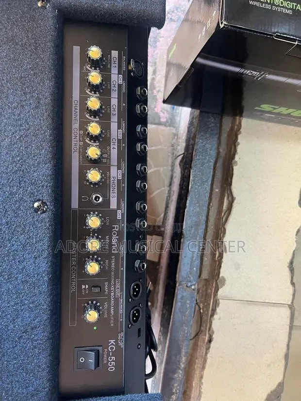 Roland Kc550 Keyboard Combo · Photo 1