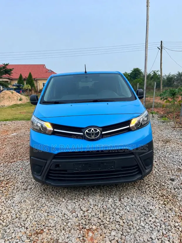 Toyota HiAce 2016 Blue · Photo 1