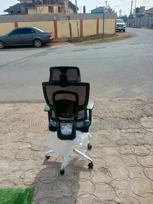 Revolving Office Chair · Photo 1