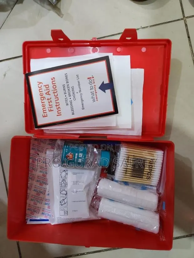 15 People First Aid Kit · Photo 1