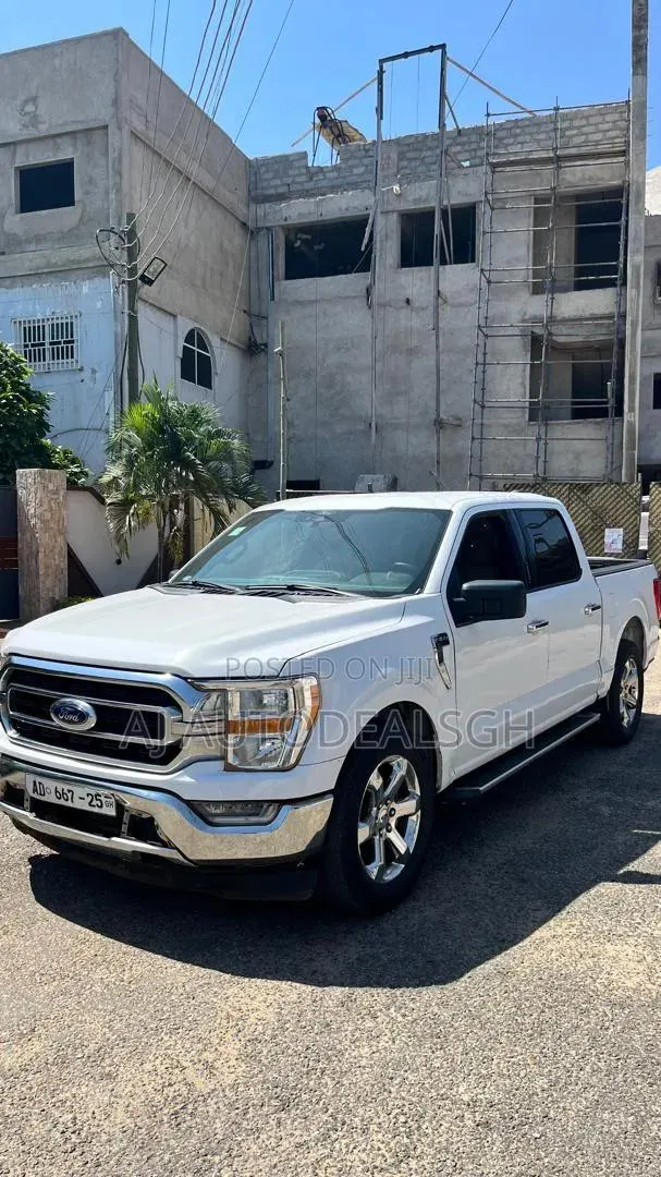Ford F-150 LARIAT 2022 White · Photo 1
