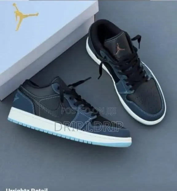 Air Jordan 1 low.Available in All Sizes and Colours. Very Authentic · Photo 1