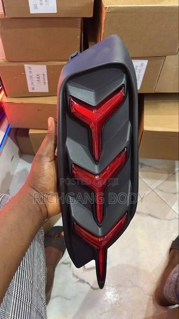Civic 2016 to 22 Back Reflector · Photo 1