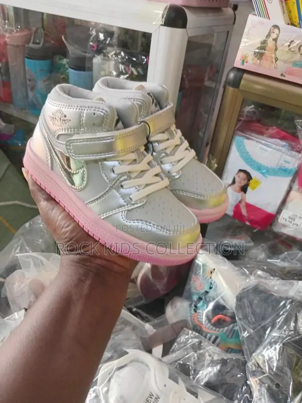 Nike Sneakers · Photo 1