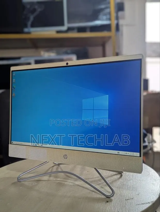 Desktop Computer HP 200 G4 All-in-One 8GB AMD HDD+SSD 128GB · Photo 1