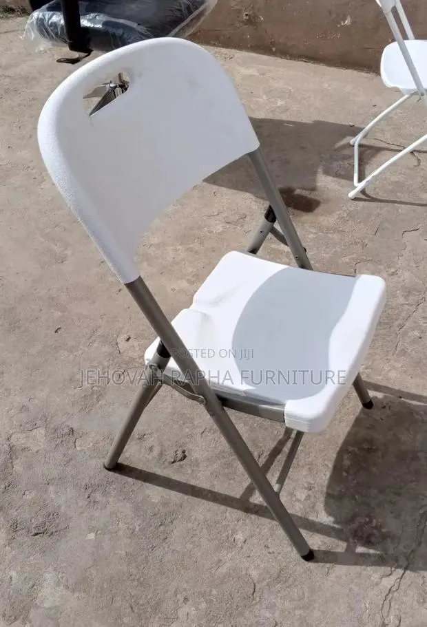 Foldable White Table · Photo 1