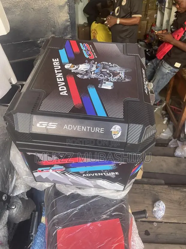 Motorcycle Delivery Box “Medium” · Photo 1